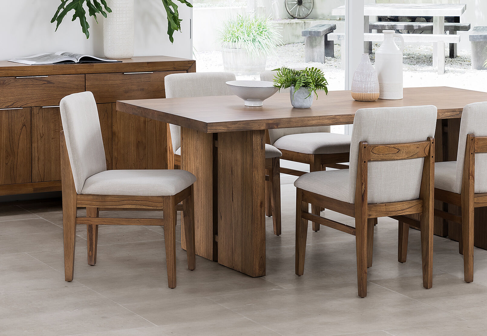 SORVINO 2400 DINING TABLE LIGHT WALNUT