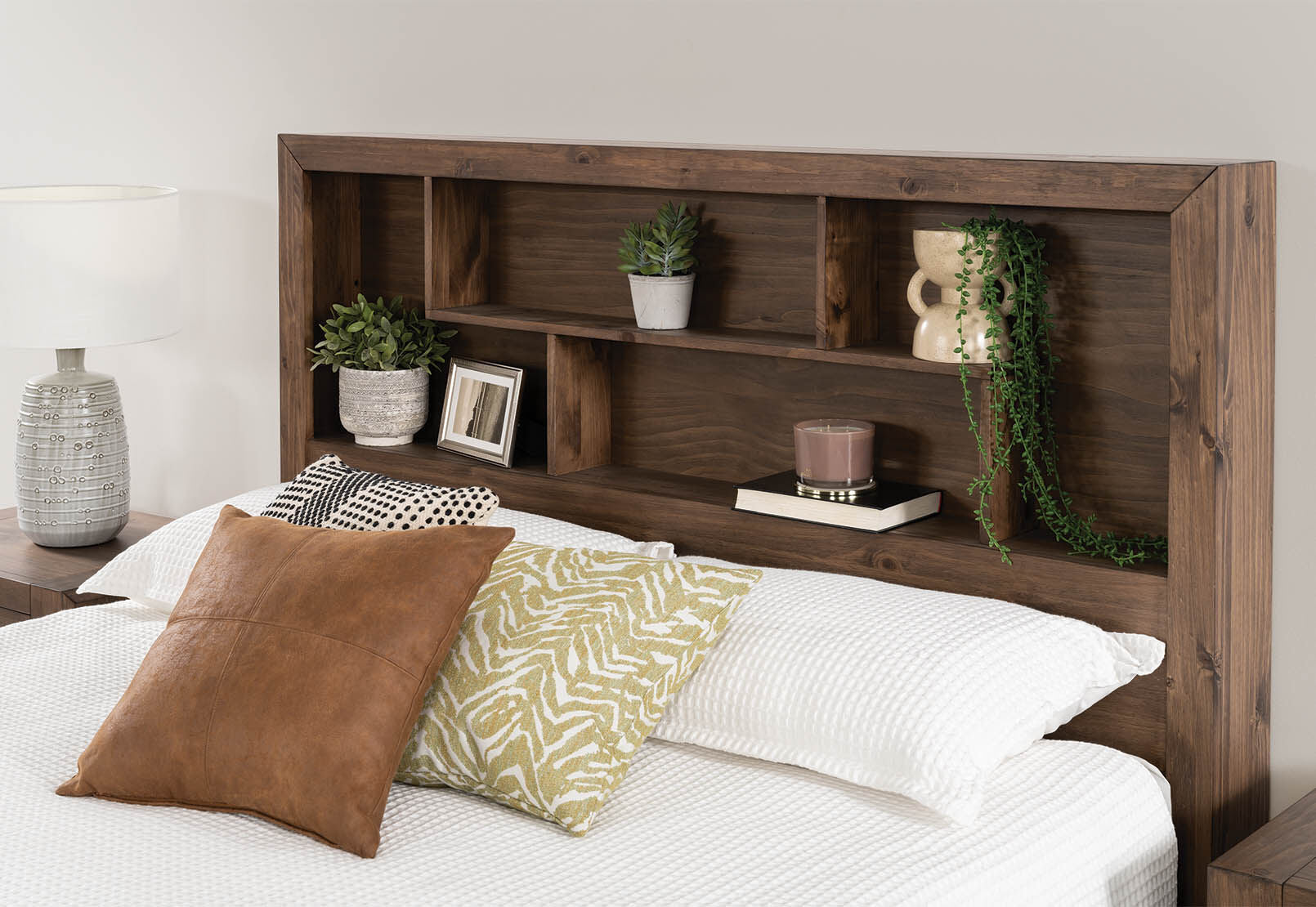 BROOKHAVEN KING BED RUSTIC PINE