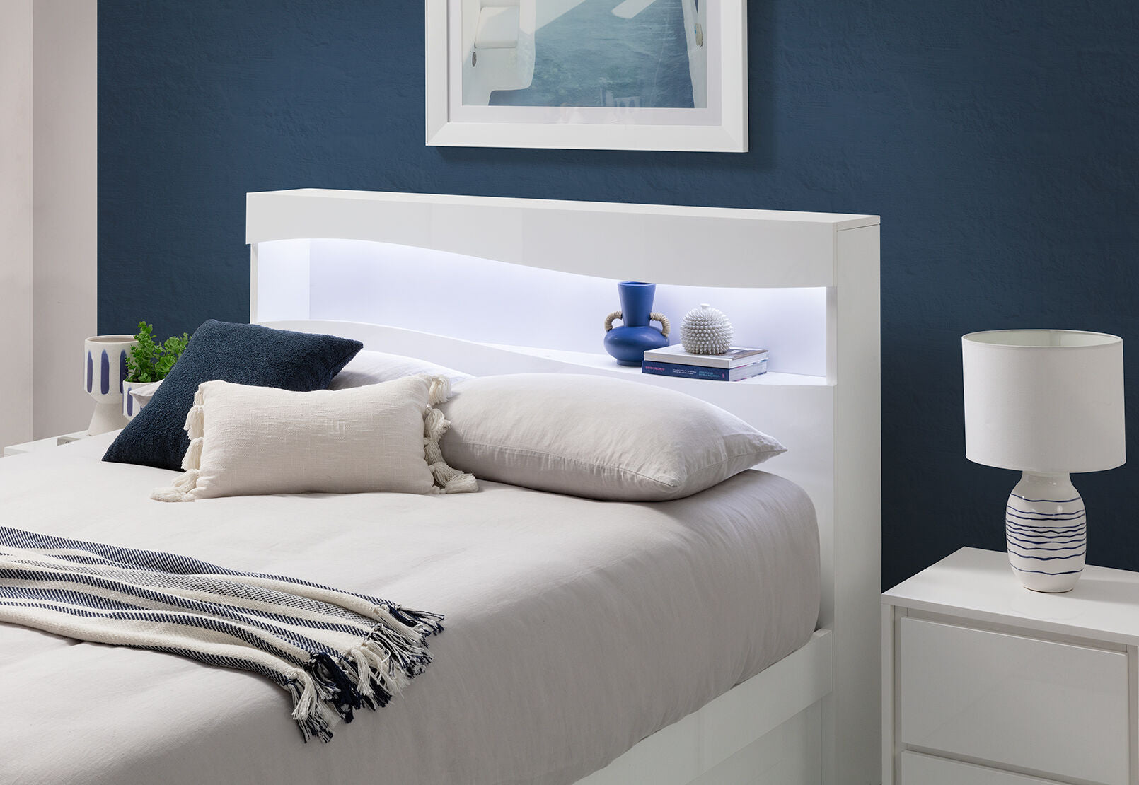 CALISTO QUEEN GAS LIFT BED WHITE