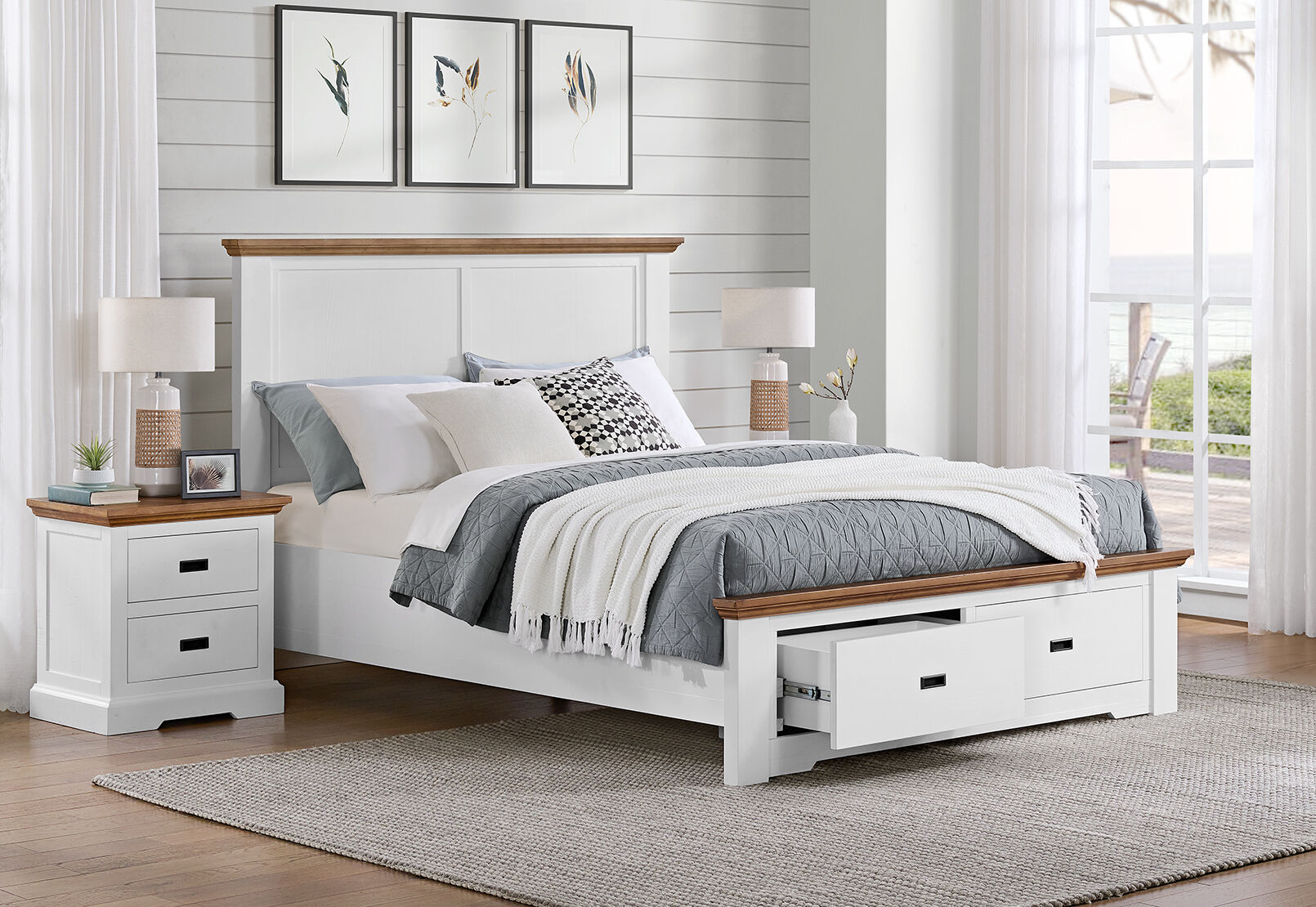 CHARLSBOURG KING BED WHITE/DARK PINE