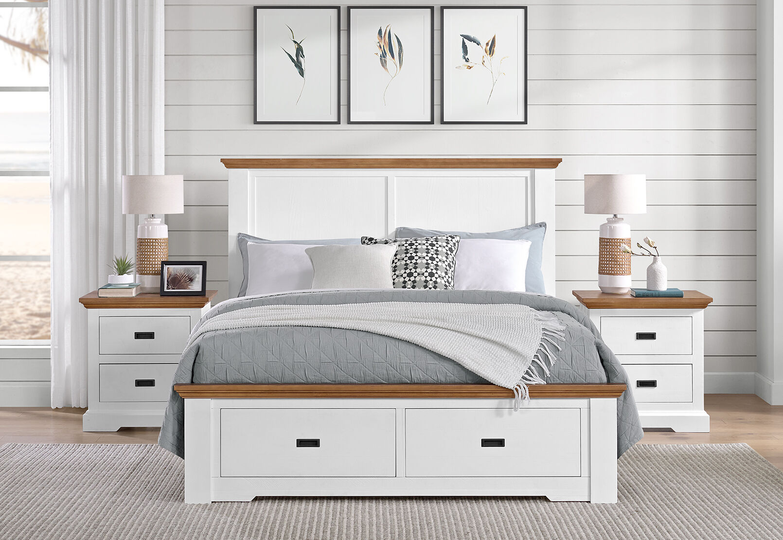 CHARLSBOURG QUEEN BED WHITE/DARK PINE