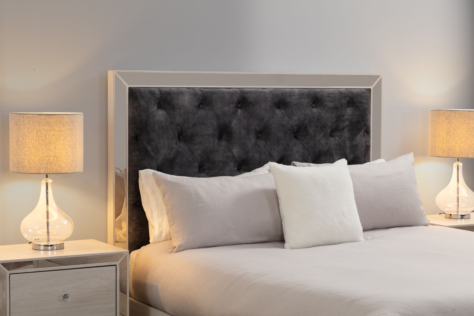 ISMENE QUEEN BED WHITE