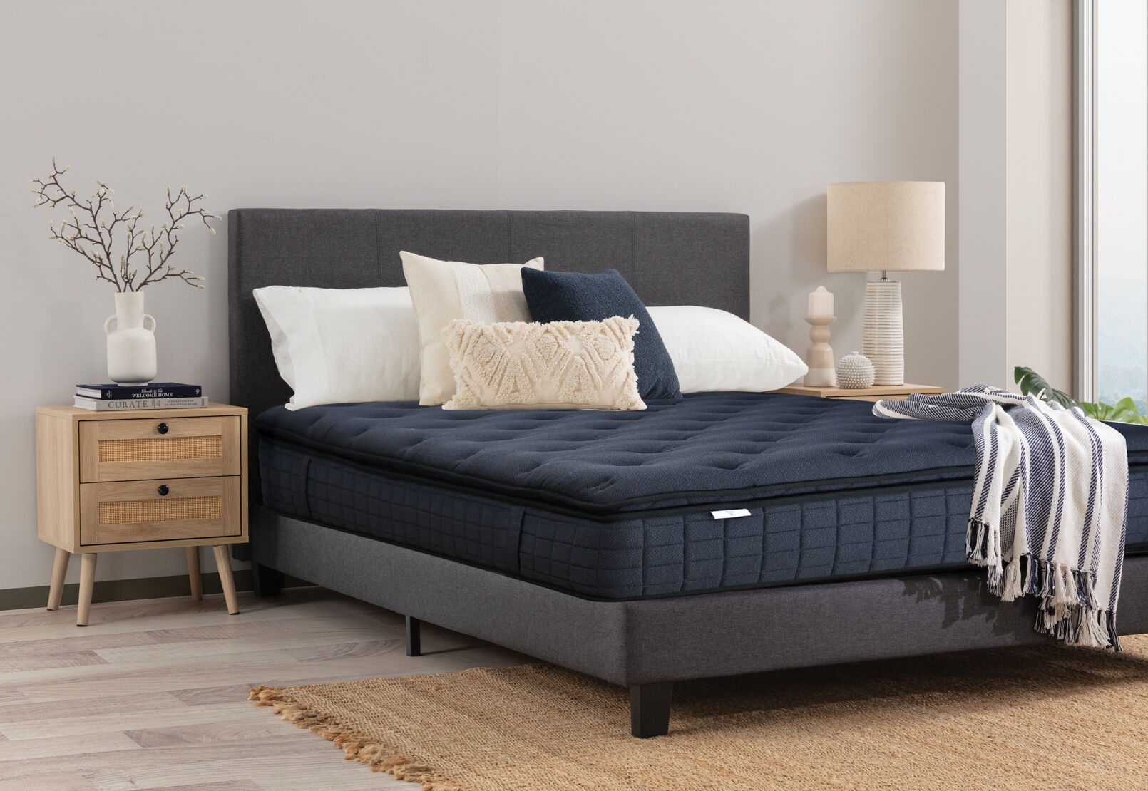 LLAMA BLACK QUEEN MATTRESS BLACK