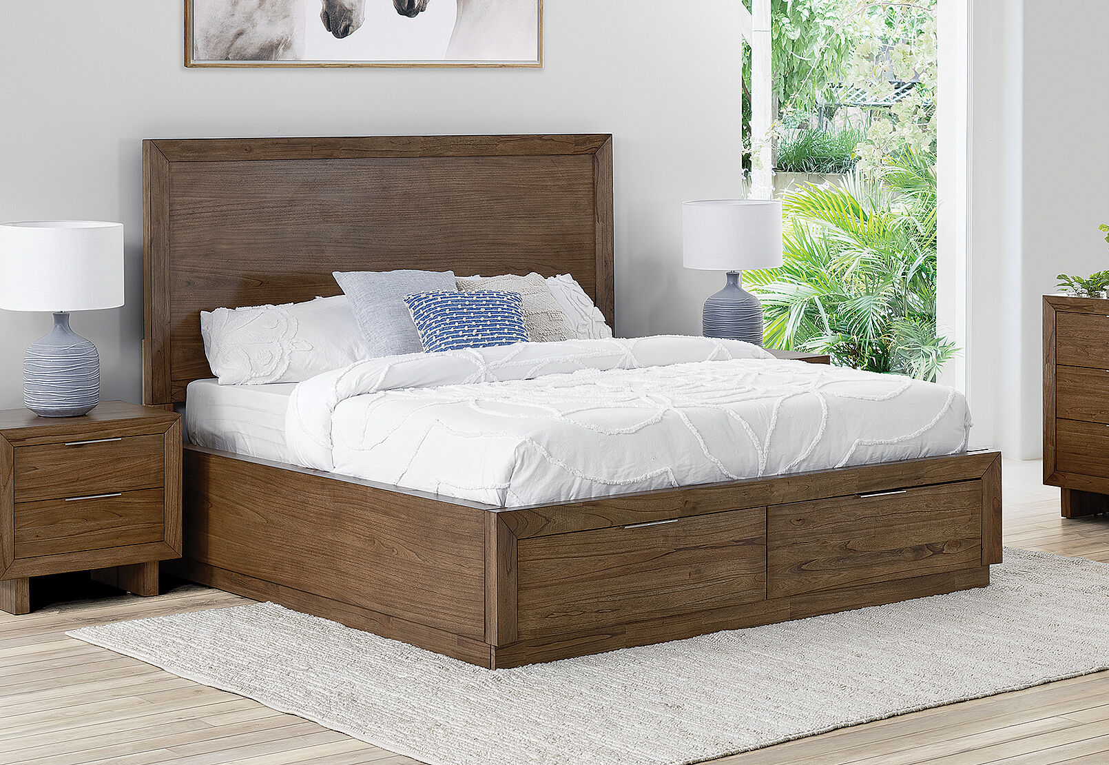 SORVINO QUEEN BED LIGHT WALNUT