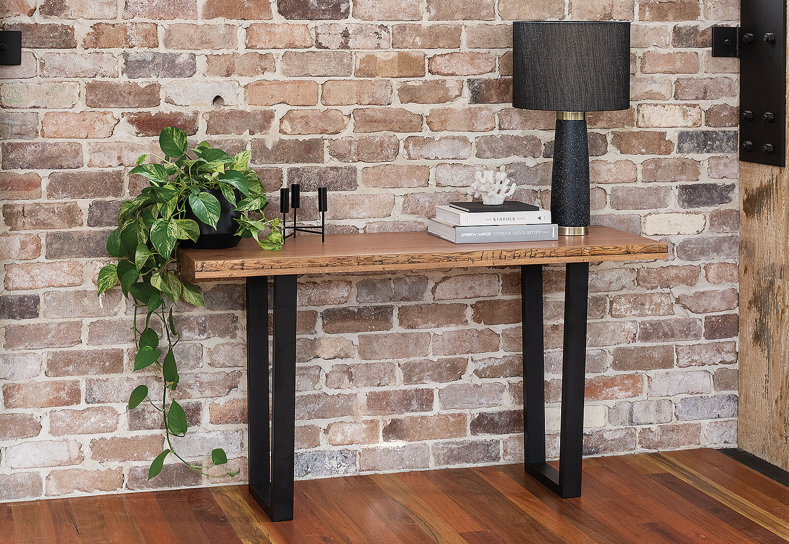 NERO SOFA TABLE NATURAL WALNUT