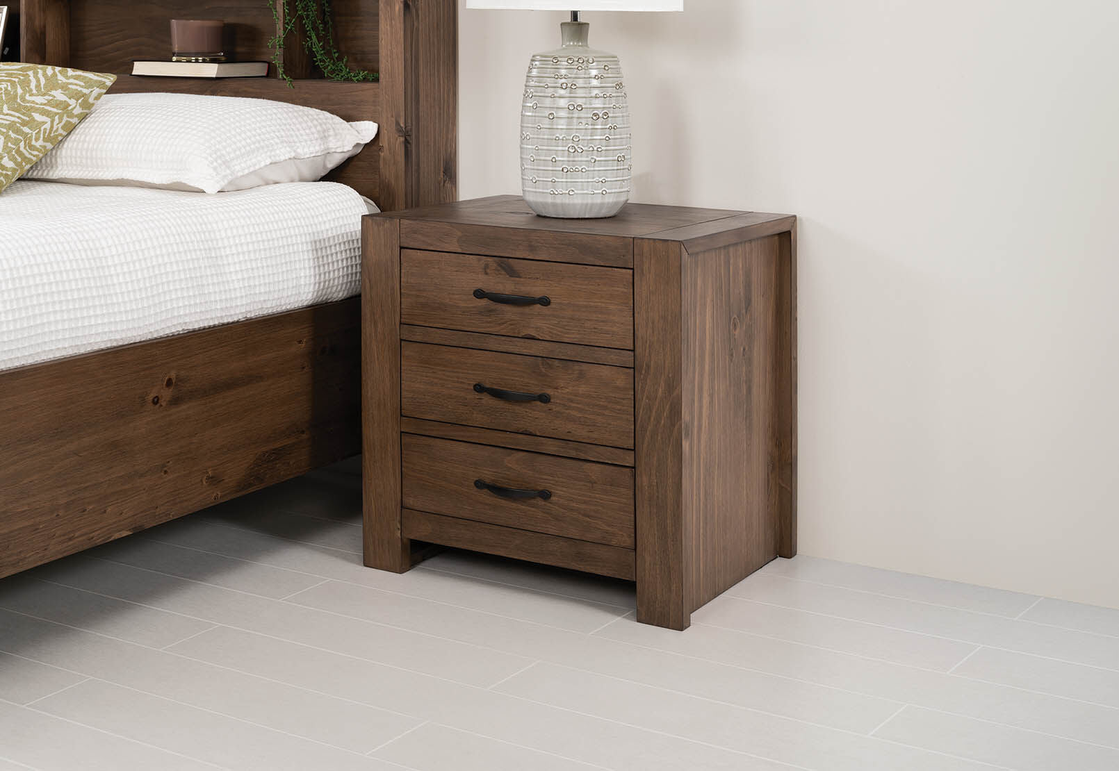 BROOKHAVEN 3 DRAWER BEDSIDE RUSTIC PINE