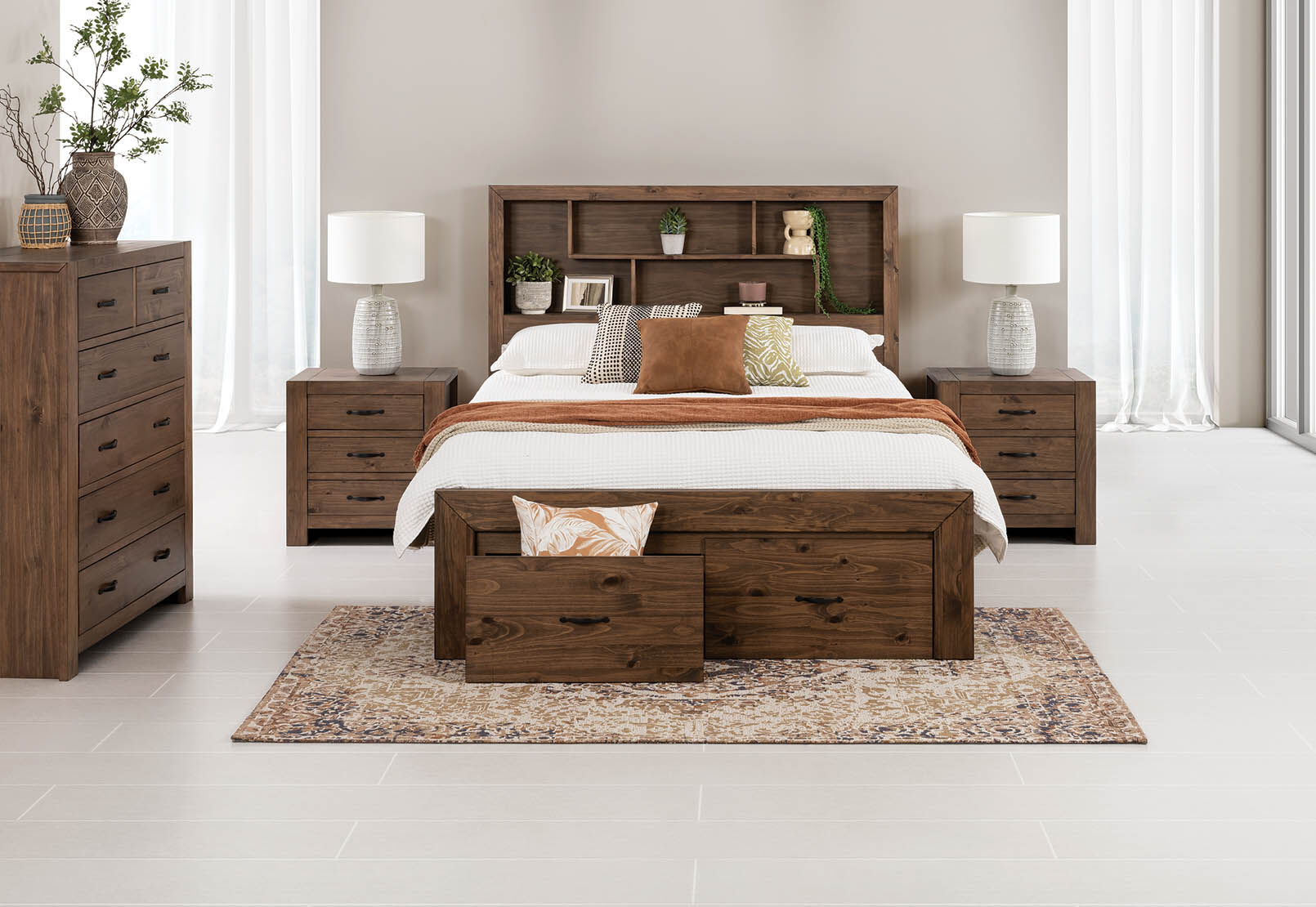 BROOKHAVEN QUEEN BED RUSTIC PINE