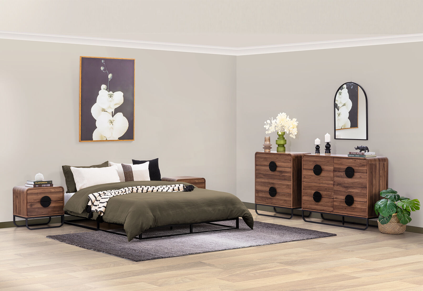 PATTON LOW QUEEN BED BLACK