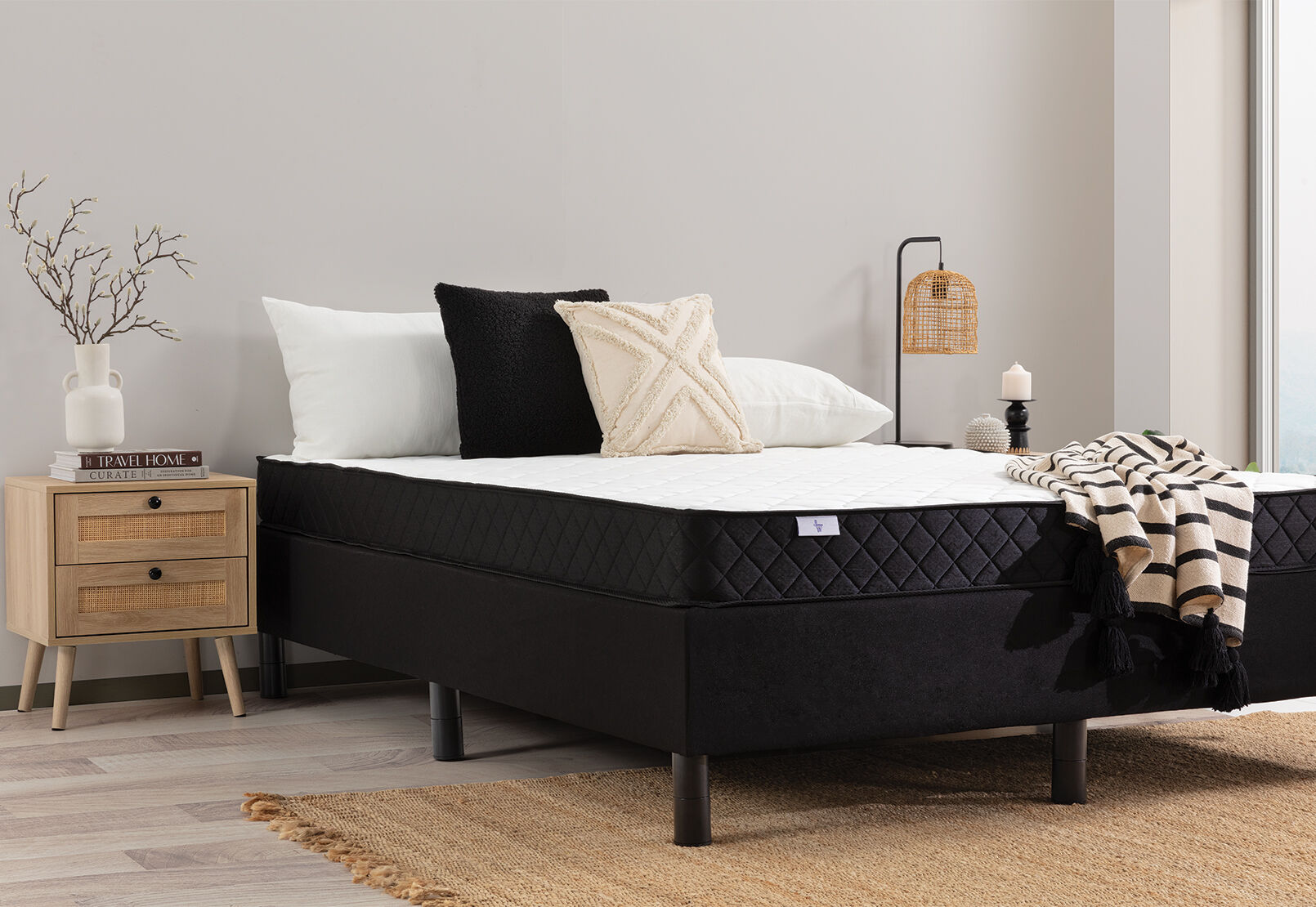 LLAMA ENCHANT QUEEN MATTRESS WHITE
