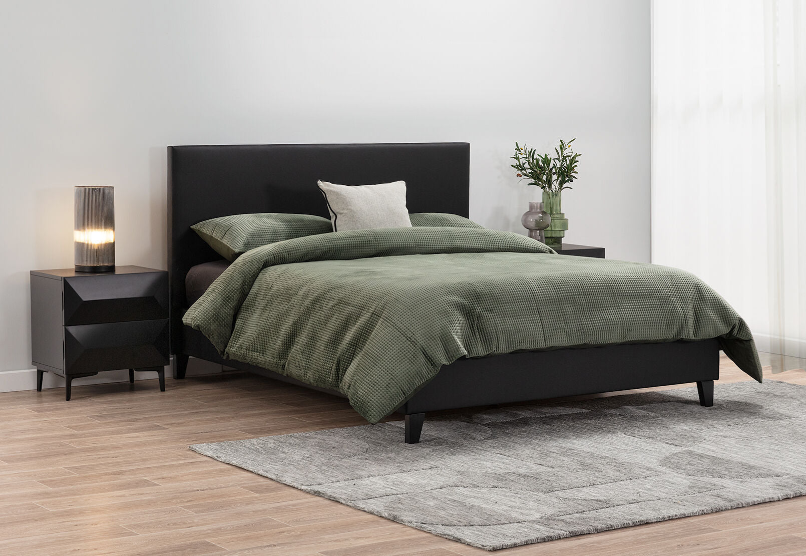 GERARDO QUEEN BED BLACK