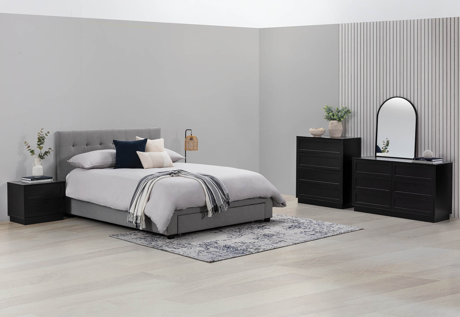 SOUTHAMPTON KING BED WITH DRAWER LIGHT GREY