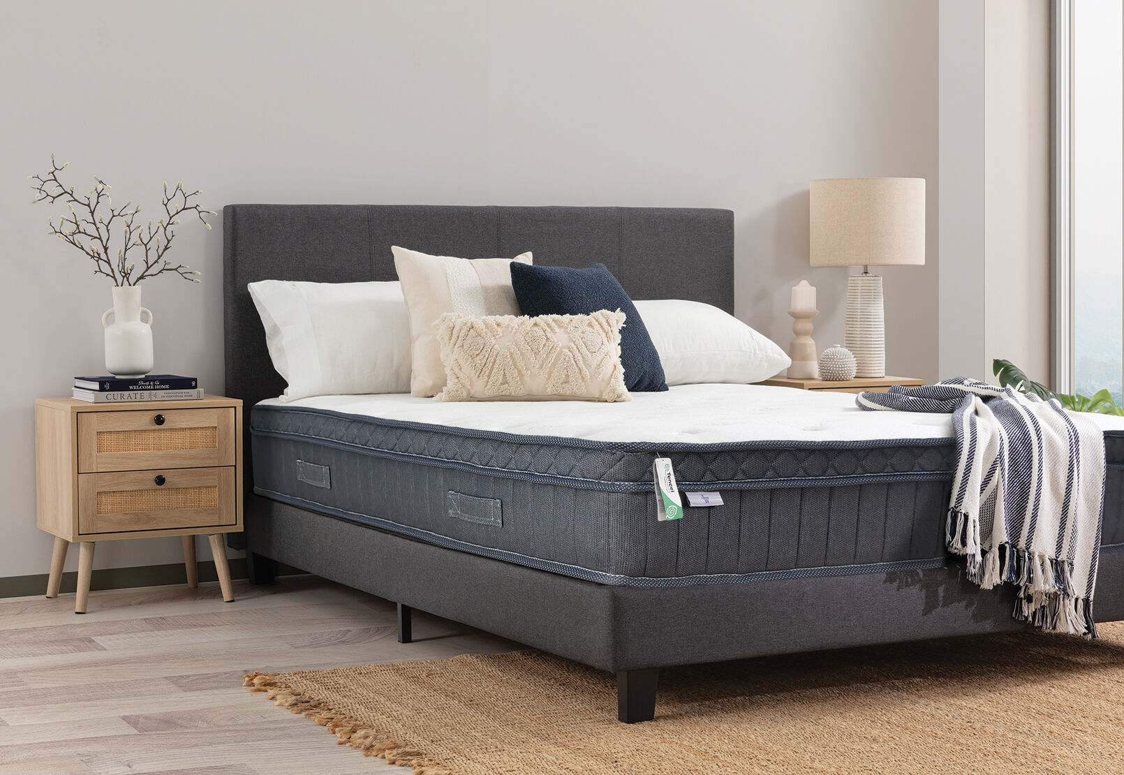LLAMA REGIS QUEEN MATTRESS WHITE