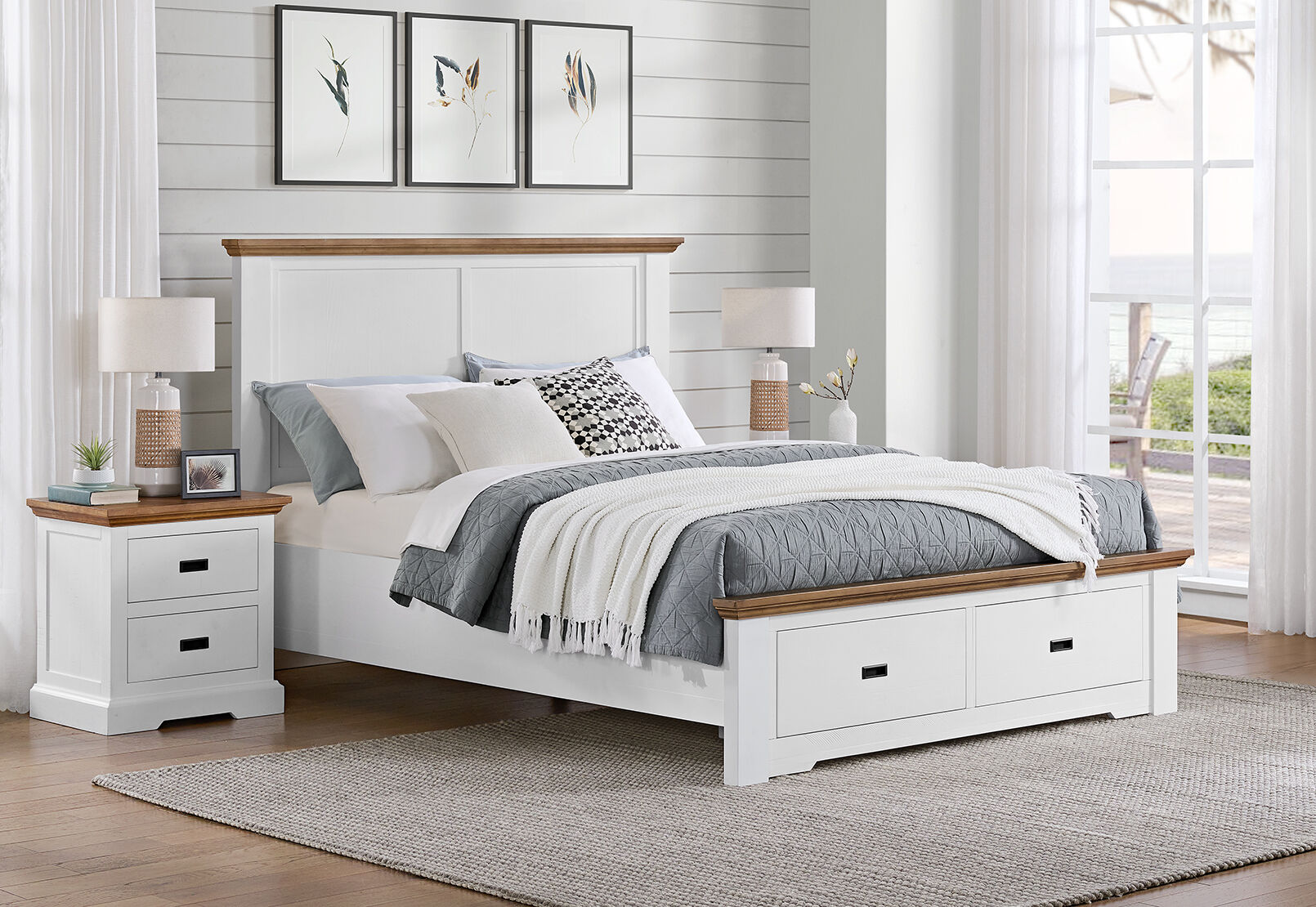 CHARLSBOURG KING BED WHITE/DARK PINE