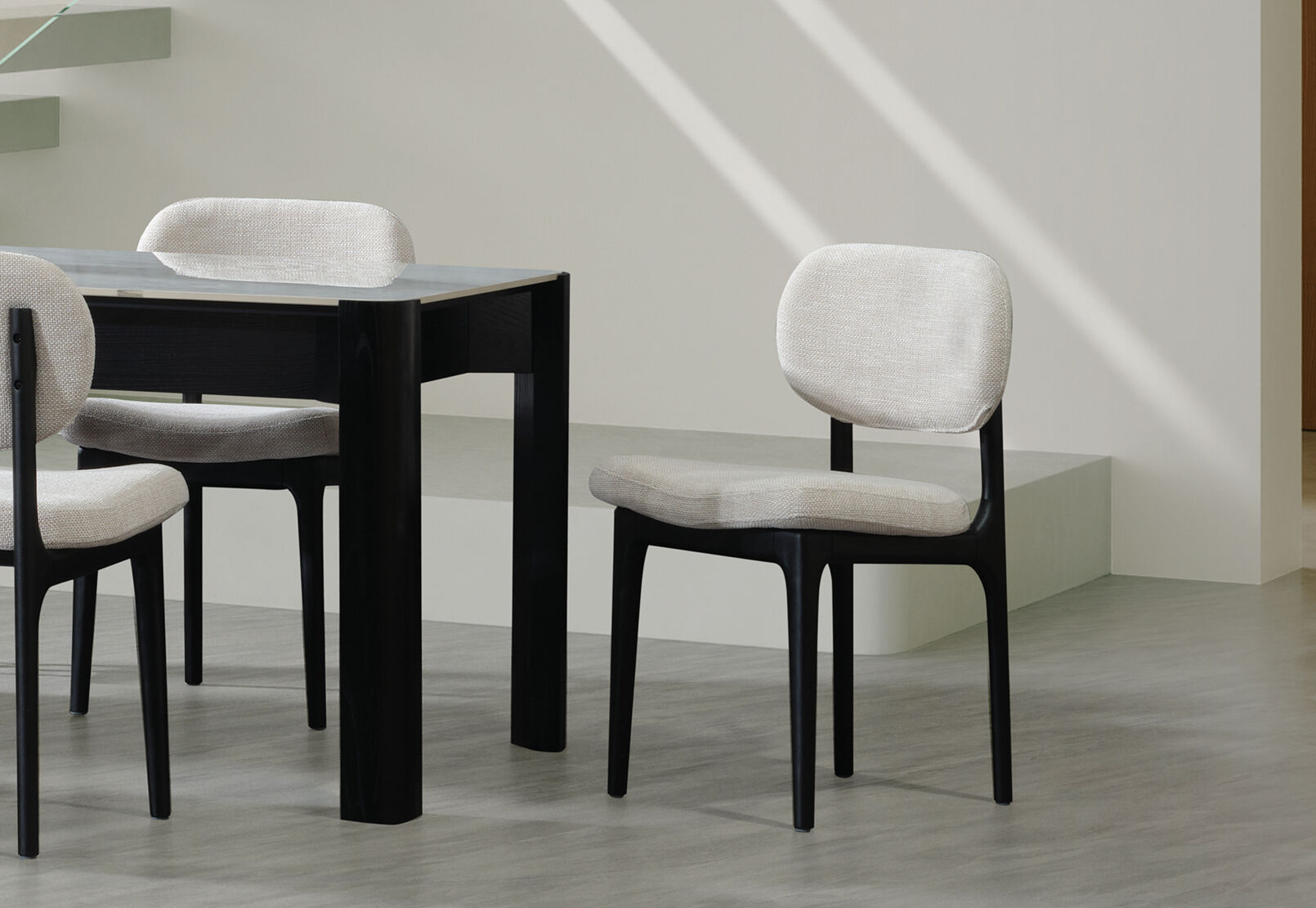 LINUS DINING CHAIR 	LIGHT GREY